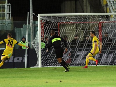 Jakub Jankto (14) strieľa gól Udinese