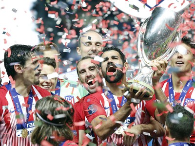 Diego Costa s trofejou Európskeho superpohára