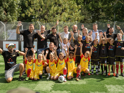 Mladí futbalisti s ambasádormi projektu Futbal v meste
