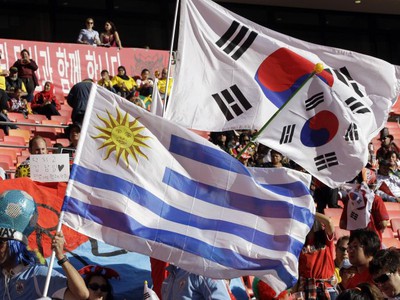 Fanúšikovia Uruguaja a Kórei na tribúnach