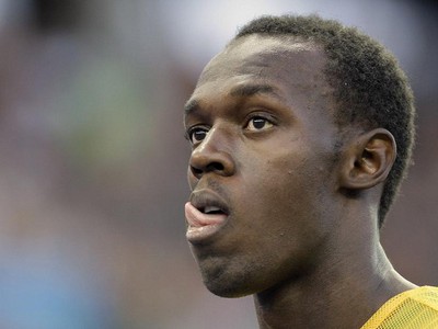 Usaian Bolt pred semifinálovým