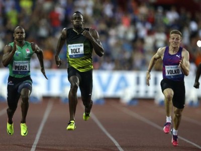 Usain Bolt a Ján Volko (vpravo)