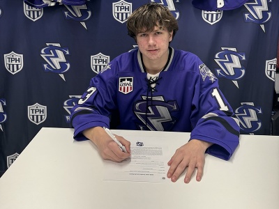 Slovenský hokejista Dominik Štefan