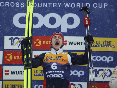 Nórsky bežec na lyžiach Erik Valnes triumfoval v šiestej etape Tour de Ski v talianskom Val di Fiemme. 