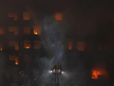 Ničivý požiar budovy vo Valencii