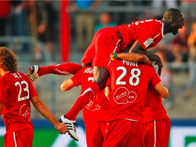 Víťazná radosť hráčov Valenciennes