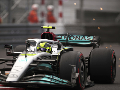 Lewis Hamilton počas kvalifikácie na VC Monaka