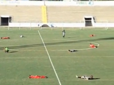 Futbalisti sa chránia pred