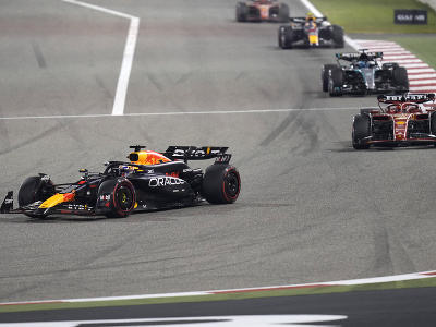 Monoposty F1 krátko po štarte Veľkej ceny Bahrajnu