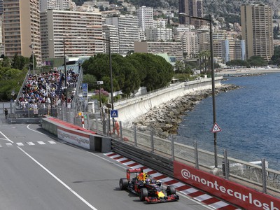 Max Verstappen z Red Bull v tréningu na Veľkú cenu Monaka v Monte Carle