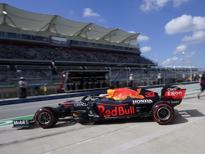 Holandský pilot formuly 1 Max Verstappen z tímu Red Bull v prvom tréningu