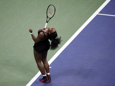 Serena Williamsová porazila po troch setoch svoju staršiu sestru Venus