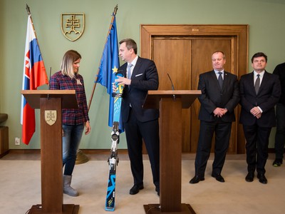 Andrej Danko počas tlačovej besedy pri príležitosti prijatia slovenskej zjazdárky Veroniky Velez-Zuzulovej