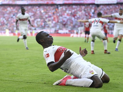 Chadrac Akolo oslavuje gól