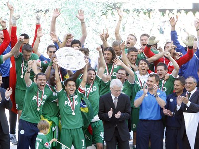 Hráči Wolfsburgu oslavujú titul v Bundeslige