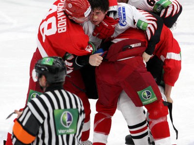 Alexander Romanov, Timofei Shishkanov, Darcy Verot a Jaromír Jágr 