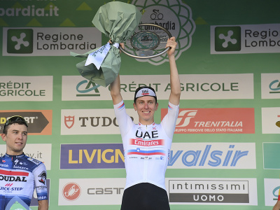 Slovinský cyklista Tadej Pogačar tretíkrát za sebou triumfoval na klasike Okolo Lombardska.