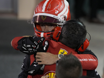 Charles Leclerc vybojoval pole position v úvodnej Veľkej cene Bahrajnu