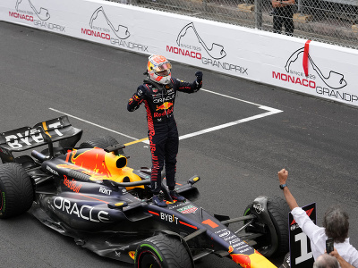Max Verstappen a jeho víťazné oslavy po triumfe na Veľkej cene Monaka