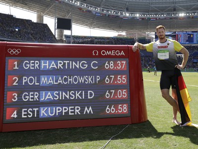 Christoph Harting nadchol nečakaným olympijským víťazstvom, no za nevhodné správanie počas hymny rozvíril hladinu kritiky
