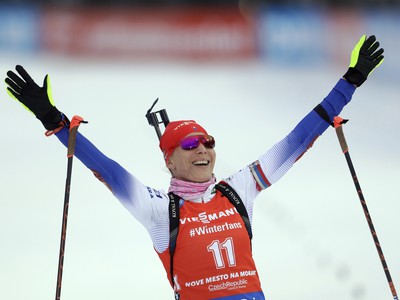 Na snímke slovenská  biatlonistka Anastasia Kuzminová oslavuje v cieli víťazstvo