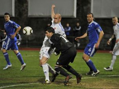Róbert Vittek bojuje s