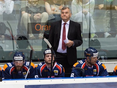Vladimír Vůjtek na lavičke slovenskej hokejovej reprezentácie