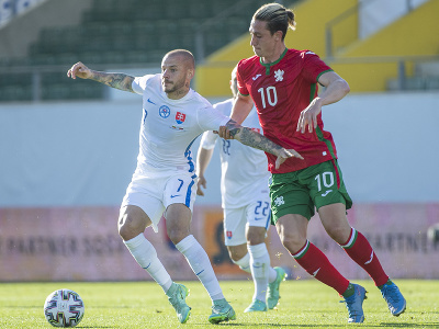 Vladimír Weiss ml. (Slovensko) a vpravo Božidar Krajev (Bulharsko) v prípravnom zápase pred EURO 2020