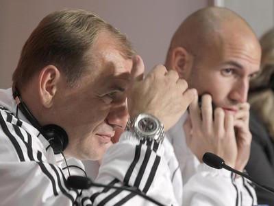 Vladimír Weiss a Robo Vittek na tlačovke, 27.6.2010