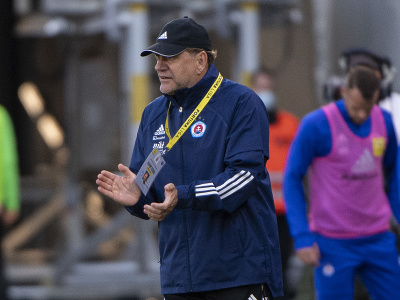 Na snímke tréner Slovana Vladimír Weiss