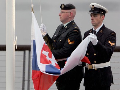 Vztyčovanie slovenskej vlajky v