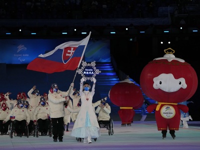Slovenskí športovci počas otváracieho ceremoniálu XIII. zimných paralympijských hier ZPH 2022 na Národnom štadióne v Pekingu 4. marca 2022.