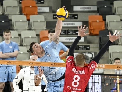 S loptou Peter Mlynarčík