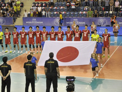 Volejbalisti Japonska pred začiatkom zápasu so Slovenskom