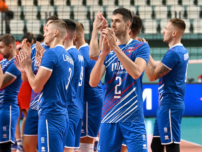 Radosť hráčov zo Slovenska po skončení prvého volejbalového zápasu kvalifikácie o postup na majstrovstvá Európy (ME) 2023