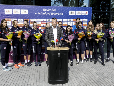 Slovenská ženská volejbalová reprezentácia počas brífingu po kvalifikácii na ME 2023
