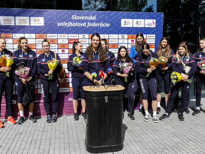 Slovenská ženská volejbalová reprezentácia počas brífingu po kvalifikácii na ME 2023