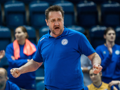 Radujúci sa tréner VKP Bratislava Pavel Bernáth
