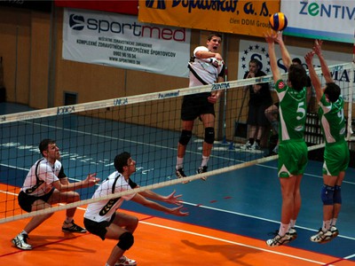 Matej Kubiš smečuje