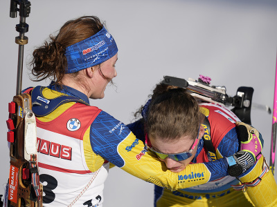 Švédky Linn Perssnová a Hanna Öbergová sa radujú v cieli