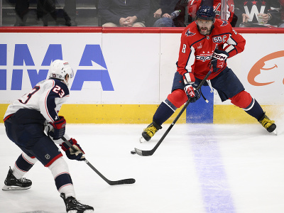  Sean Monahan a Alexander Ovečkin