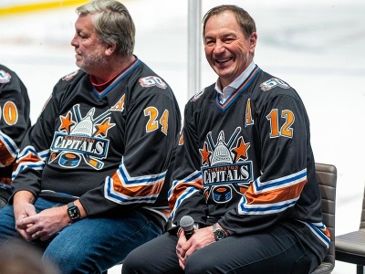 Peter Bondra (vpravo)