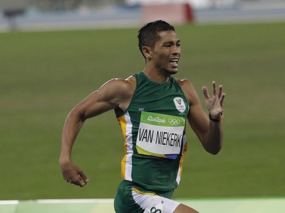 Wayde van Niekerk zabehol nový svetový rekord na 400 metrov