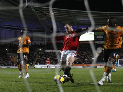 Wayne Rooney strieľa gól do siete Hull City