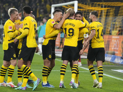 Hráči Borussie Dortmund sa radujú z gólu
