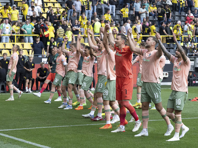 Hráči Werderu Brémy oslavujú gól