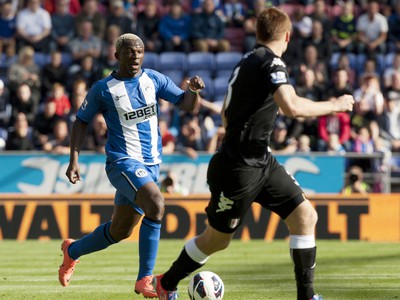 Arouna Kone a Steve Sidwell