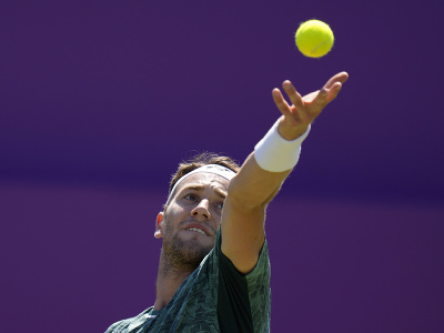 Casper Ruud počas druhého kola na Wimbledone