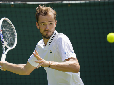 Rus Daniil Medvedev počas osemfinále Wimbledonu