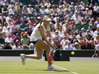 Jelena Rybakinová počas osemfinále Wimbledonu